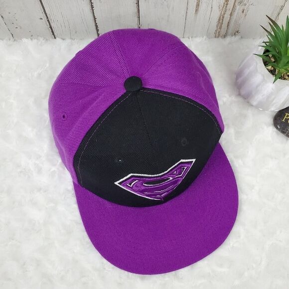 DC Comics Super Girl Snapback Cap Purple - Picture 9 of 9
